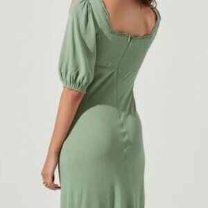 *LAST CHANCE!* Astr Sage Green Midi Dress w/ Slight Puff Sleeve - Med (Juniors)